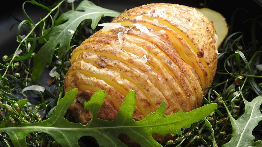 Recette de pommes de terres hasselback et de sa ratatouille