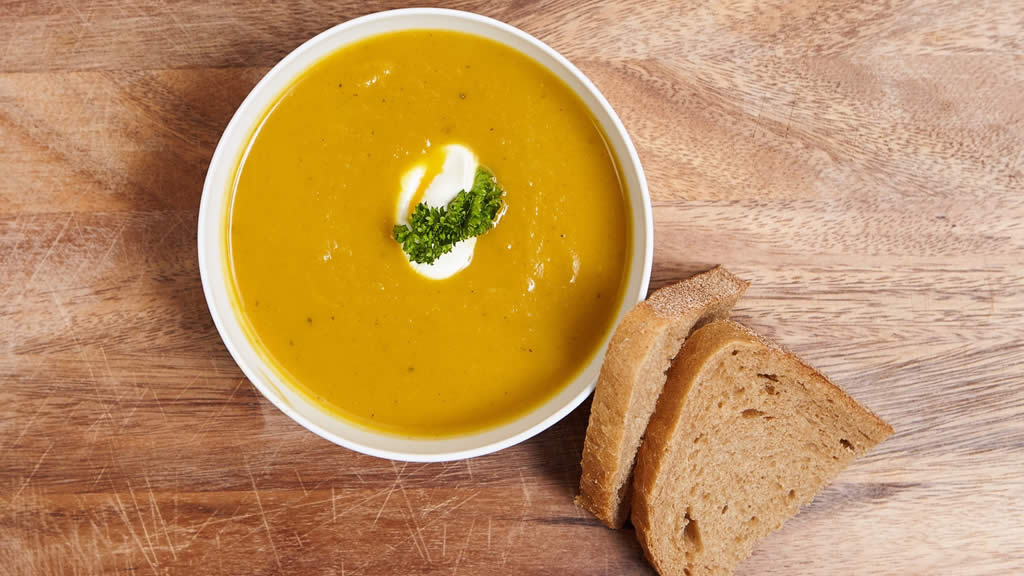 Velouté de légumes aux poireaux, pommes de terres et topinambour